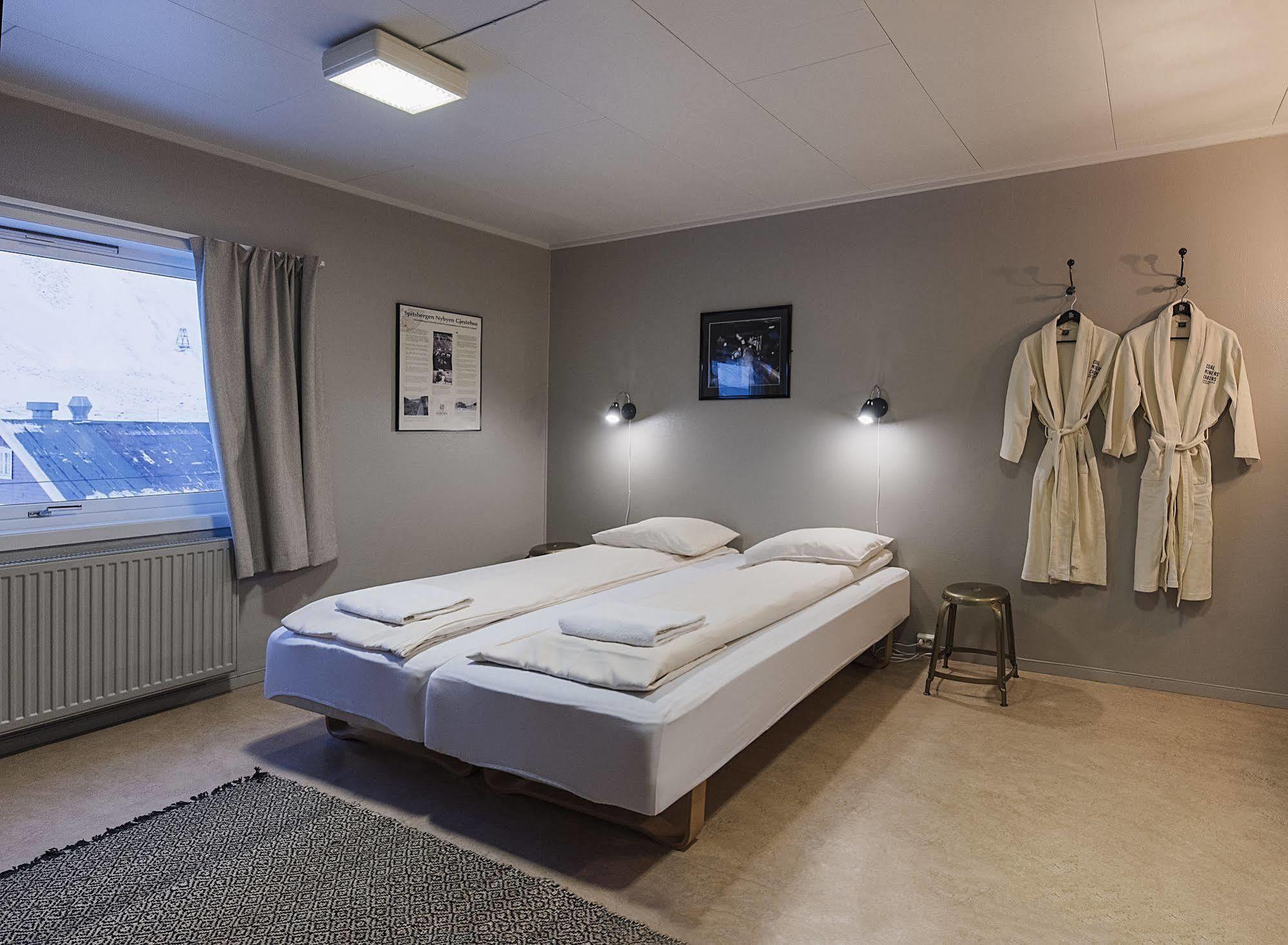 Coal Miners' Cabins Longyearbyen Exterior photo